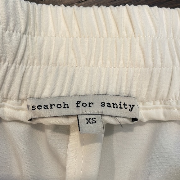 Off white dress slacks, modern look with elastic/drawstring waist and cuffs. XS - Picture 4 of 6